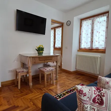 Anemone Viola Lägenhet Madesimo